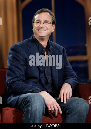 Bob Saget pendant une partie de la 'Late Late Show avec Craig Ferguson' à CBS Television City à Los Angeles, Californie le 16 février 2010. Photo par Francis Specker Banque D'Images