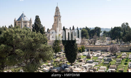 Cimetière arménien par la cathédrale St. James Église de Jérusalem, Israël Banque D'Images