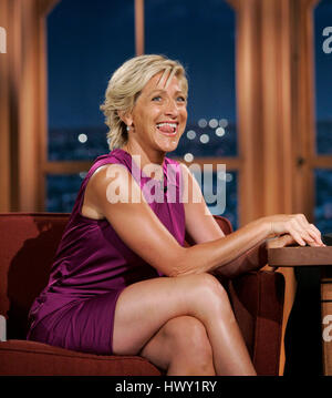 L'actrice Edie Falco pendant un segment de 'The Late Late Show with Craig Ferguson" au CBS Television City de Los Angeles le lundi 3 août 2009. Photo par Francis Specker Banque D'Images