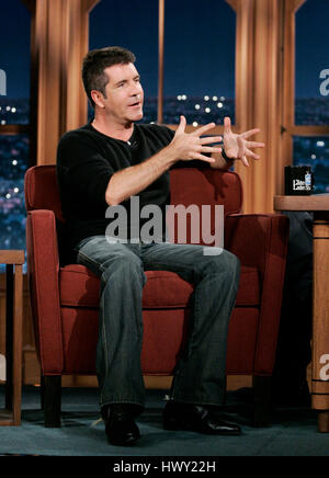 Simon Cowell pendant un segment de 'The Late Late Show with Craig Ferguson" à CBS Television City à Los Angeles, Californie, le 20 avril 2009. Photo par Francis Specker Banque D'Images