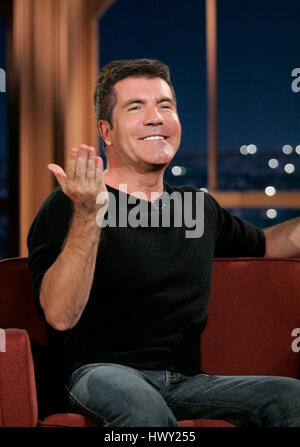 Simon Cowell pendant un segment de 'The Late Late Show with Craig Ferguson" à CBS Television City à Los Angeles, Californie, le 20 avril 2009. Photo par Francis Specker Banque D'Images