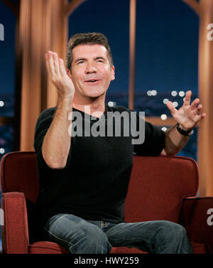 Simon Cowell pendant un segment de 'The Late Late Show with Craig Ferguson" à CBS Television City à Los Angeles, Californie, le 20 avril 2009. Photo par Francis Specker Banque D'Images