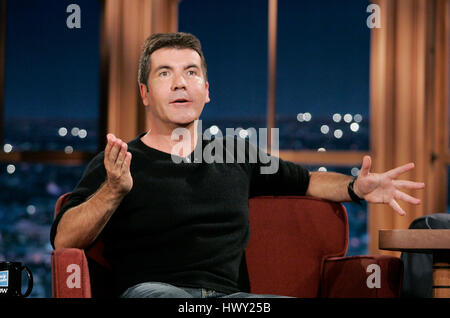 Simon Cowell pendant un segment de 'The Late Late Show with Craig Ferguson" à CBS Television City à Los Angeles, Californie, le 20 avril 2009. Photo par Francis Specker Banque D'Images