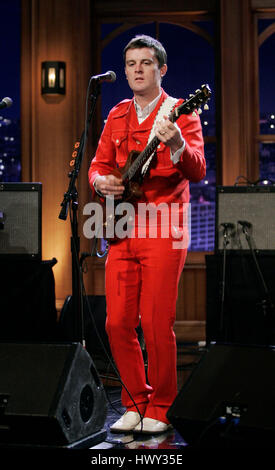 Le groupe musical, Franz Ferdinand, avec Nick McCarthy à la guitare, effectuer pendant un segment de 'The Late Late Show with Craig Ferguson" chez CBS Television City à Los Angeles le mercredi 28 janvier, 2009. Photo par Francis Specker Banque D'Images