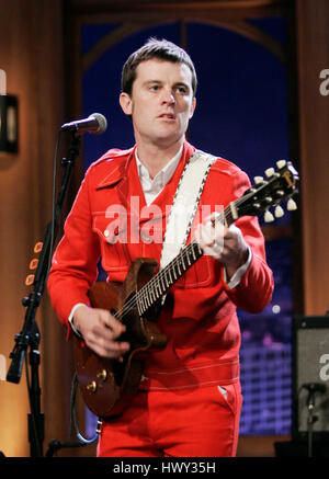 Le groupe musical, Franz Ferdinand, avec Nick McCarthy à la guitare, effectuer pendant un segment de 'The Late Late Show with Craig Ferguson" chez CBS Television City à Los Angeles le mercredi 28 janvier, 2009. Photo par Francis Specker Banque D'Images