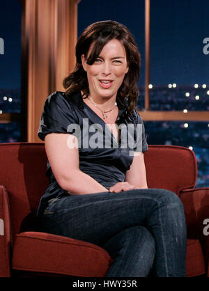 L'actrice Olivia Williams, gauche, conversations avec l'hôte Craig Ferguson pendant un segment de 'The Late Late Show with Craig Ferguson" à CBS Television City à Los Angeles, Californie, le 20 janvier, 2009. Photo par Francis Specker Banque D'Images