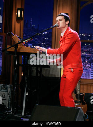 Le groupe musical, Franz Ferdinand, avec Nick McCarthy sur les claviers effectuer pendant un segment de 'The Late Late Show with Craig Ferguson" chez CBS Television City à Los Angeles le mercredi 28 janvier, 2009. Photo par Francis Specker Banque D'Images