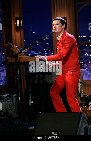 Le groupe musical, Franz Ferdinand, avec Nick McCarthy sur les claviers effectuer pendant un segment de 'The Late Late Show with Craig Ferguson" chez CBS Television City à Los Angeles le mercredi 28 janvier, 2009. Photo par Francis Specker Banque D'Images