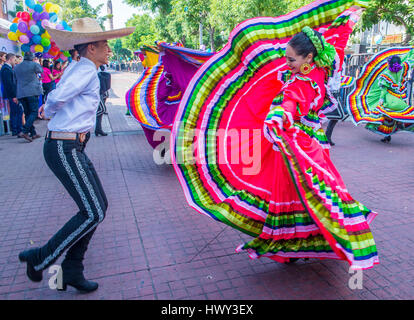 GUADALAJARA , MEXIQUE - 19 AOÛT 28 : Les participants à une parde au cours de la 23e International Mariachi Charros & festival à Guadalajara au Mexique le 28 août , Banque D'Images