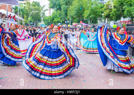 GUADALAJARA , MEXIQUE - 19 AOÛT 28 : Les participants à une parde au cours de la 23e International Mariachi Charros & festival à Guadalajara au Mexique le 28 août , Banque D'Images