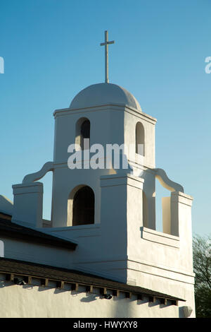 Bell Tower, ancienne Mission Adobe (Notre Dame du Perpétuel Secours de l'Église catholique), la vieille ville de Scottsdale, Arizona USA Banque D'Images