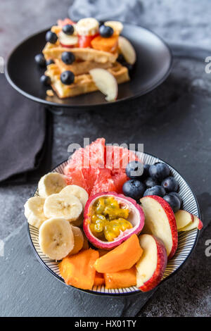 Bol de fruits divers Banque D'Images