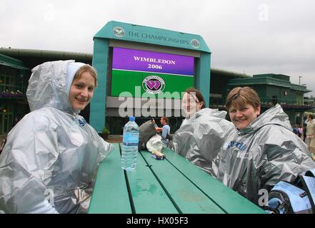 La pluie cesse de jouer le championnat de Wimbledon Wimbledon SW19 Londres Angleterre 26 Juin 2006 Banque D'Images