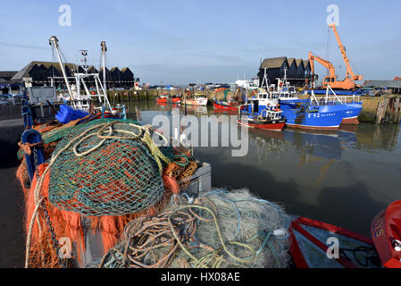 Bateaux de pêche dans le port de Whistable, Kent Banque D'Images