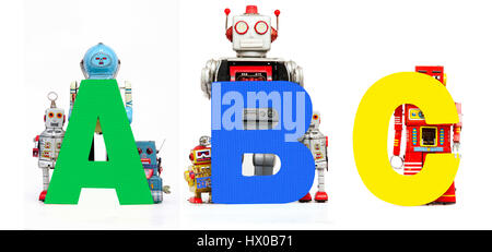 Robots ABC holding up lettres Banque D'Images