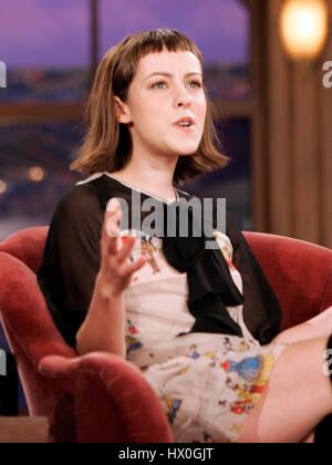 L'actrice Jena Malone pendant un segment de 'The Late Late Show with Craig Ferguson" à CBS Television City le 17 octobre 2007 à Los Angeles, Californie. Crédit photo : Francis Specker Banque D'Images