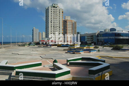 Vue sur le Paseo Gallerias Plaza, à côté de l'hôtel Riviera, Vedado, La Havane, Cuba Banque D'Images