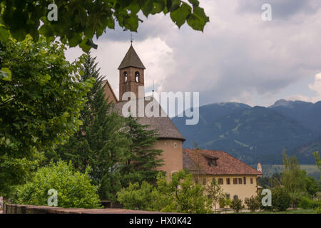 Ancienne église à Cavalese, ancien village dans la vallée de fiemme, Trentino Banque D'Images