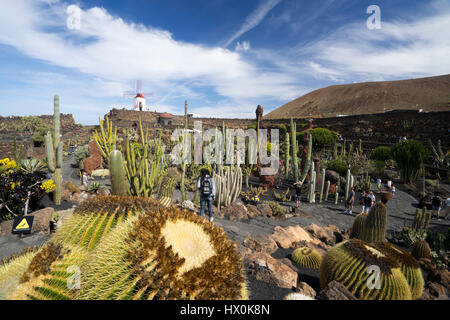 Jardín de cactus, une combinaison parfaite de l'art et l'architecture de jardin, est l'un des derniers projets de César Manrique à Lanzarote Banque D'Images