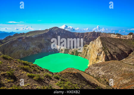 Lacs de cratère de l'étourdissement Kelimutu volcanoe dans Flores en Indonésie Banque D'Images