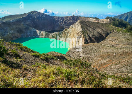 Lacs de cratère de l'étourdissement Kelimutu volcanoe dans Flores en Indonésie Banque D'Images