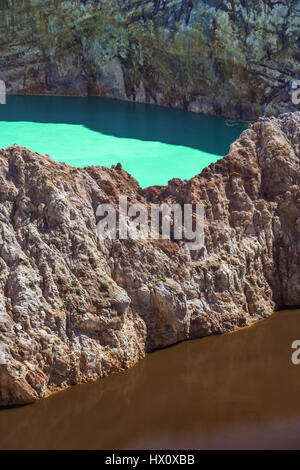 Lacs de cratère de différentes couleurs de la superbe Kelimutu volcanoe dans Flores en Indonésie Banque D'Images