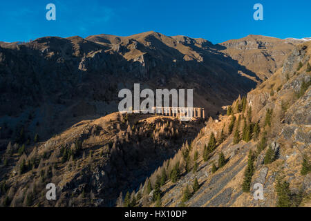 Diga del Gleno barrage abandonné sur les montagnes de l'Italie Banque D'Images