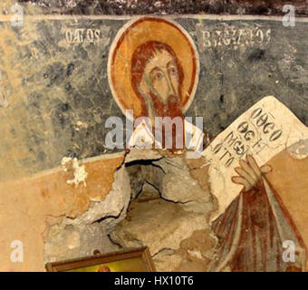 Une fresque intitulée 'Freska od Sv. Atanas vo Zovik', représentant une scène religieuse avec Athanase. L'œuvre suit les styles byzantins traditionnels, mettant l'accent sur le symbolisme religieux et la nature sacrée du sujet. Banque D'Images