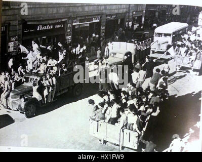 Le titre « GJ view 20130226 153228 » fait probablement référence à une photographie ou une image spécifique, capturant potentiellement une vue panoramique ou un moment dans le temps à partir du 26 février 2013. Sans autre contexte, l'image peut présenter des éléments naturels ou architecturaux. Banque D'Images