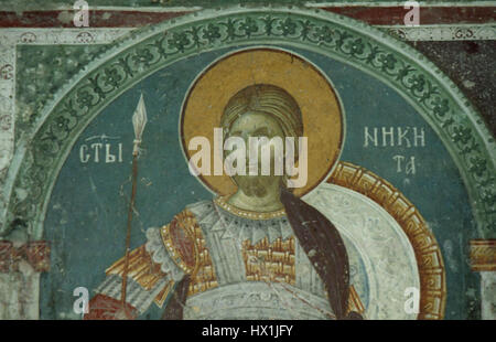 Les fresques de l'église Nikita de Banjani sont un exemple significatif de l'art religieux de style byzantin, représentant des scènes de saints et des histoires bibliques avec des détails complexes et des couleurs vives, typiques de l'iconographie chrétienne orthodoxe. Banque D'Images