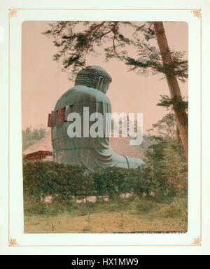 Le *Daibutsu* est une grande statue en bronze de Bouddha, située à Kamakura, au Japon. La sculpture, datant du XIIIe siècle, est connue pour sa taille massive et son expression sereine. Il représente une icône bouddhiste importante dans l'histoire du Japon. Banque D'Images