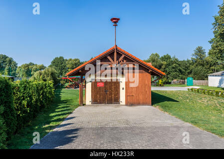 Petite caserne de pompiers volontaires de Polsih Rzepiczna petit village de voïvodie de Cujavie-Poméranie en Pologne Banque D'Images