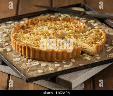 Tarte de Amêndoa. Tarte aux amandes portugais. Le Portugal l'alimentation Banque D'Images