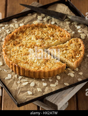 Tarte de Amêndoa. Tarte aux amandes portugais. Le Portugal l'alimentation Banque D'Images