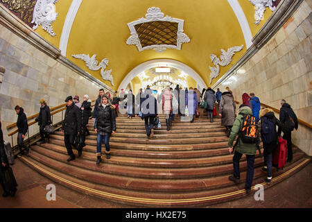 Photo fisheye de la station de métro Komsomolskaya à Moscou Banque D'Images