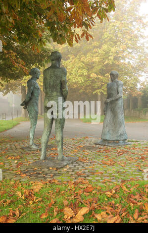 La statue des Martyrs Dorset par Dame Elisabeth Frink. En mémoire de ceux qui ont souffert pour leur foi dans le 16ème et 17ème siècles. Dorchester, Angleterre. Banque D'Images