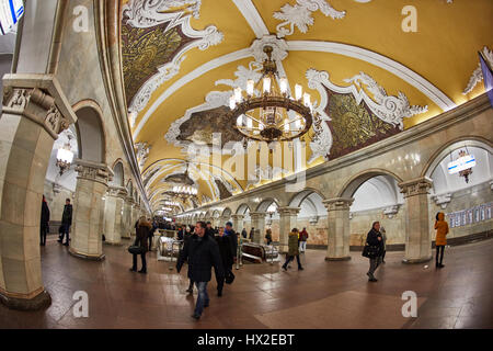 Photo fisheye de la station de métro Komsomolskaya à Moscou Banque D'Images