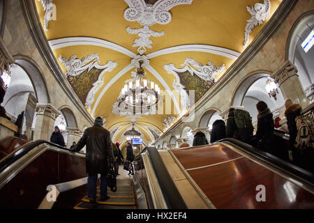 Photo fisheye de la station de métro Komsomolskaya à Moscou Banque D'Images