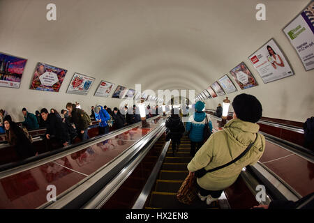 Photo fisheye de la station de métro Komsomolskaya à Moscou Banque D'Images