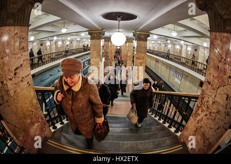 Photo fisheye de la station de métro Komsomolskaya à Moscou Banque D'Images