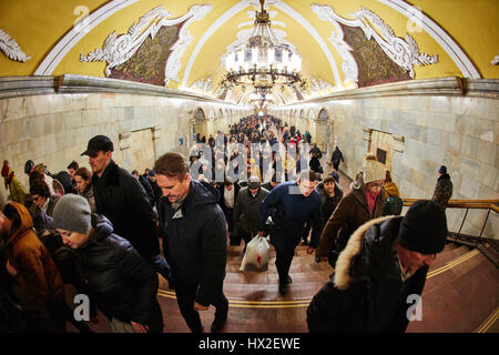 Photo fisheye de la station de métro Komsomolskaya à Moscou Banque D'Images