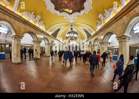 Photo fisheye de la station de métro Komsomolskaya à Moscou Banque D'Images