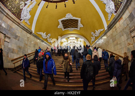 Photo fisheye de la station de métro Komsomolskaya à Moscou Banque D'Images