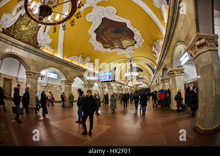 Photo fisheye de la station de métro Komsomolskaya à Moscou Banque D'Images