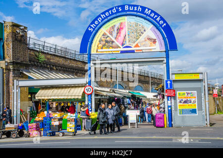 L'entrée/sortie à Shepherd's Bush Market sur Goldhawk Road à Londres Banque D'Images