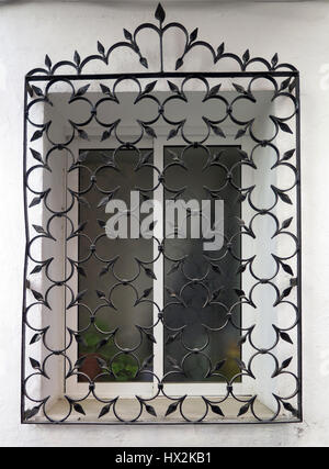 Grille en fer forgé ou en barres sur fenêtre dans Malaga, Andalousie Banque D'Images