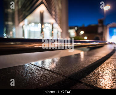 La photographie de nuit à Leeds avec beaucoup d'immeubles de grande hauteur Banque D'Images