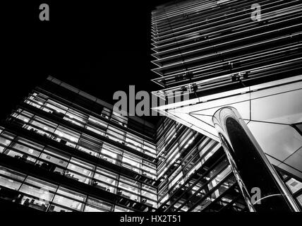 La photographie de nuit à Leeds avec beaucoup d'immeubles de grande hauteur Banque D'Images