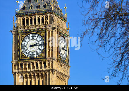 Londres, Angleterre, Royaume-Uni. Big Ben, officiellement de l'Elizabeth Tower. Anciennement appelé St Stephen's Tower, renommé pour le Jubilé de diamant de la Reine, 2012 Banque D'Images