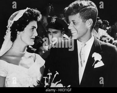 JACQUELINE KENNEDY et John F. Kennedy, président des États-Unis avec son épouse le 12 septembre 1953 Banque D'Images